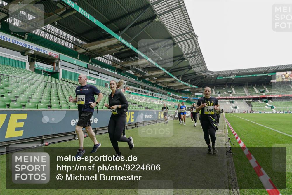 05.10.2025 - 20. swb-Marathon Bremen Michael Burmester http://msf.ph/oto/9224606 05.10.2025 10:35:41 Laufen im Stadion 7163, 7177, 7178, 9173, 9201, 9231, 9278, 9330, 9350, 9433, 9451, 9462, 9495, 9508, 9516, 9518, 9542, 9550, 9576, 9582, 9601, 9609, 9612, 9622, 9625, 9634, 9666, 9737, 9790, 9880, 9886, 9904, 9914, 9937, 9954, 9962, 9968, 9977, 10006, 10039, 10049, 10055, 10059, 10063, 10079, 10084, 10105, 10127, 10138, 10139, 10143, 10145, 10179, 10225, 10228, 10250, 10281, 10336, 10353, 10359, 10367, 10368, 10377, 10395, 10555, 10644, 10694, 10834, 10845, 10988, 9430, 9672 meine-sportfotos.de