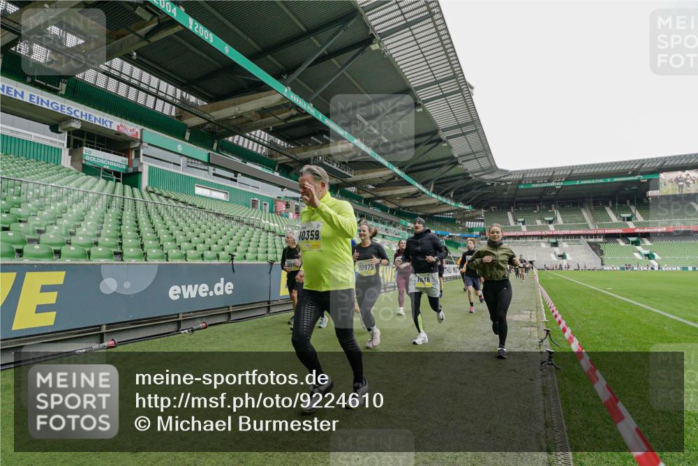 05.10.2025 - 20. swb-Marathon Bremen Michael Burmester http://msf.ph/oto/9224610 05.10.2025 10:35:44 Laufen im Stadion 7163, 7177, 7178, 9173, 9174, 9231, 9278, 9330, 9350, 9378, 9433, 9450, 9451, 9462, 9495, 9508, 9516, 9518, 9542, 9550, 9576, 9582, 9601, 9609, 9612, 9625, 9634, 9666, 9737, 9790, 9880, 9886, 9904, 9914, 9937, 9954, 9962, 9968, 9977, 10006, 10039, 10049, 10055, 10059, 10063, 10079, 10084, 10105, 10127, 10138, 10139, 10143, 10145, 10179, 10225, 10228, 10250, 10293, 10336, 10353, 10359, 10367, 10368, 10377, 10395, 10555, 10644, 10845, 10988, 9672 meine-sportfotos.de