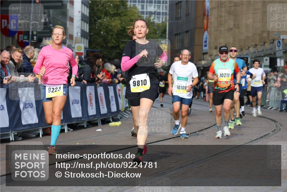 05.10.2025 - 20. swb-Marathon Bremen Strokosch-Dieckow http://msf.ph/oto/9224781 05.10.2025 10:48:21 Ziel 8787, 9223, 9298, 9404, 9641, 9665, 9704, 9810, 9958, 10109, 10131, 10211, 10685, 11119, 11292, 11637 meine-sportfotos.de