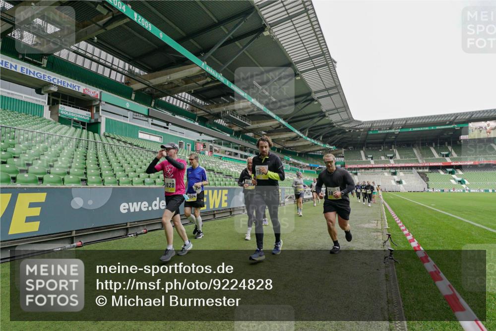 05.10.2025 - 20. swb-Marathon Bremen Michael Burmester http://msf.ph/oto/9224828 05.10.2025 10:36:43 Laufen im Stadion 7123, 7777, 7908, 8585, 9005, 9174, 9177, 9208, 9215, 9271, 9272, 9294, 9305, 9327, 9346, 9349, 9370, 9371, 9378, 9389, 9443, 9454, 9473, 9568, 9593, 9604, 9608, 9611, 9613, 9635, 9655, 9673, 9686, 9692, 9747, 9812, 9827, 9839, 9913, 9991, 10004, 10026, 10030, 10071, 10093, 10182, 10209, 10217, 10219, 10311, 10324, 10357, 10391, 10406, 10489, 10492, 10558, 10560, 10588, 10656, 10679, 10762, 10809, 10821, 10901, 7177, 9231, 9330 meine-sportfotos.de