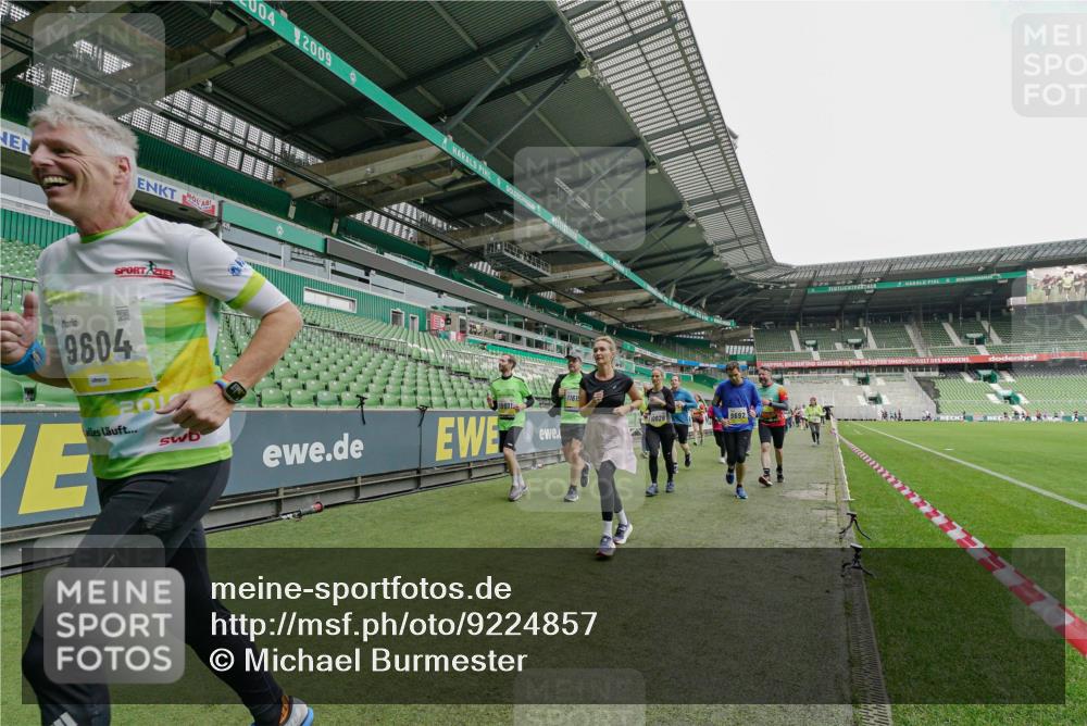05.10.2025 - 20. swb-Marathon Bremen Michael Burmester http://msf.ph/oto/9224857 05.10.2025 10:36:56 Laufen im Stadion 7123, 7777, 9177, 9208, 9215, 9246, 9271, 9272, 9294, 9305, 9346, 9349, 9363, 9381, 9443, 9473, 9531, 9568, 9593, 9603, 9604, 9608, 9611, 9613, 9635, 9655, 9673, 9692, 9747, 9802, 9812, 9827, 9839, 9841, 9913, 9991, 10004, 10026, 10030, 10067, 10071, 10093, 10209, 10217, 10219, 10290, 10291, 10324, 10345, 10357, 10406, 10489, 10492, 10518, 10558, 10560, 10562, 10571, 10588, 10615, 10656, 10679, 10762, 10771, 10809, 10821, 10901, 11184, 11251, 7908, 8585, 9346 meine-sportfotos.de