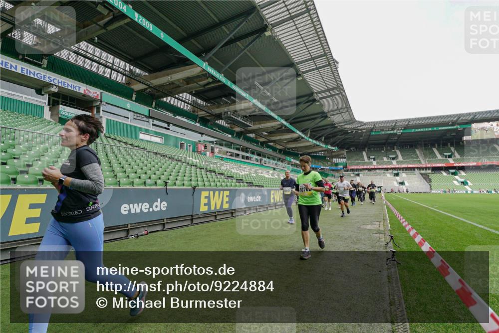 05.10.2025 - 20. swb-Marathon Bremen Michael Burmester http://msf.ph/oto/9224884 05.10.2025 10:37:09 Laufen im Stadion 7777, 9177, 9208, 9246, 9271, 9272, 9294, 9305, 9363, 9381, 9473, 9531, 9532, 9593, 9600, 9603, 9604, 9655, 9673, 9692, 9802, 9812, 9827, 9839, 9841, 9913, 9979, 9991, 10004, 10026, 10030, 10067, 10071, 10093, 10158, 10209, 10217, 10290, 10291, 10345, 10370, 10406, 10489, 10492, 10508, 10518, 10558, 10562, 10571, 10588, 10615, 10656, 10679, 10762, 10771, 10809, 10821, 10872, 10901, 11124, 11184, 11223, 11251, 7908, 8585, 9215, 9346 meine-sportfotos.de