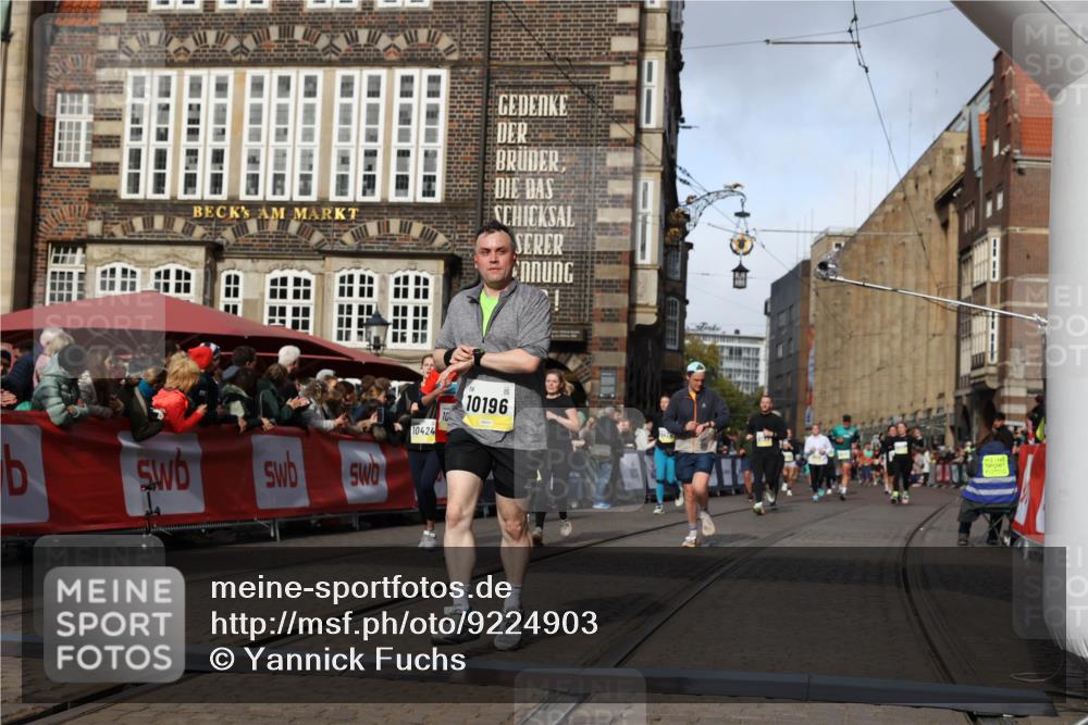 05.10.2025 - 20. swb-Marathon Bremen Yannick Fuchs http://msf.ph/oto/9224903 05.10.2025 10:56:26 Ziel 9258, 9855, 10028, 10191, 10196, 10424, 10590, 10992, 11364, 11554, 11630, 11662, 11741 meine-sportfotos.de