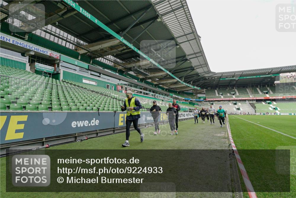 05.10.2025 - 20. swb-Marathon Bremen Michael Burmester http://msf.ph/oto/9224933 05.10.2025 10:37:38 Laufen im Stadion 7621, 7776, 9177, 9208, 9237, 9246, 9305, 9360, 9363, 9365, 9381, 9426, 9448, 9531, 9532, 9536, 9600, 9603, 9642, 9748, 9802, 9839, 9841, 9893, 9979, 10056, 10067, 10098, 10158, 10194, 10265, 10271, 10274, 10290, 10291, 10301, 10345, 10370, 10471, 10477, 10489, 10508, 10510, 10518, 10562, 10571, 10611, 10615, 10771, 10777, 10821, 10826, 10829, 10837, 10872, 10876, 10995, 11001, 11050, 11121, 11124, 11150, 11162, 11183, 11184, 11223, 11251, 11415 meine-sportfotos.de