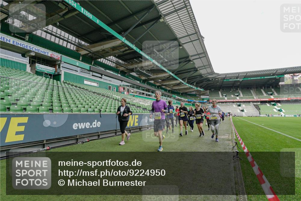 05.10.2025 - 20. swb-Marathon Bremen Michael Burmester http://msf.ph/oto/9224950 05.10.2025 10:37:46 Laufen im Stadion 7621, 7776, 9189, 9237, 9246, 9360, 9363, 9365, 9381, 9426, 9448, 9468, 9486, 9531, 9532, 9536, 9600, 9603, 9642, 9748, 9802, 9813, 9841, 9858, 9893, 9979, 10056, 10067, 10098, 10158, 10194, 10265, 10271, 10274, 10290, 10291, 10301, 10345, 10370, 10471, 10477, 10485, 10508, 10510, 10518, 10562, 10571, 10611, 10615, 10711, 10713, 10777, 10826, 10829, 10837, 10872, 10876, 10995, 11001, 11050, 11121, 11124, 11150, 11162, 11183, 11184, 11223, 11251, 11415, 9177, 9208 meine-sportfotos.de