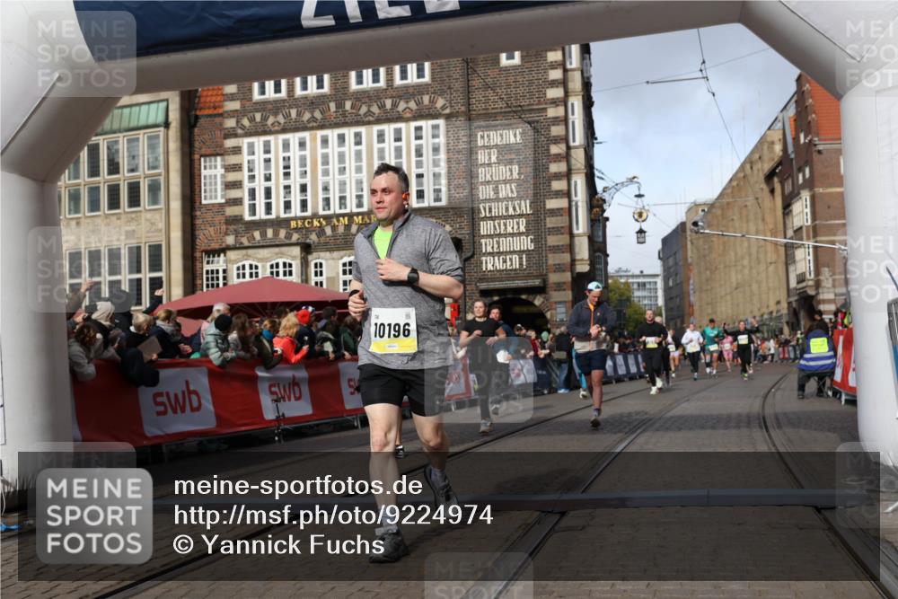 05.10.2025 - 20. swb-Marathon Bremen Yannick Fuchs http://msf.ph/oto/9224974 05.10.2025 10:56:27 Ziel 9258, 9855, 10028, 10191, 10196, 10424, 10590, 10992, 11364, 11554, 11662, 11741 meine-sportfotos.de