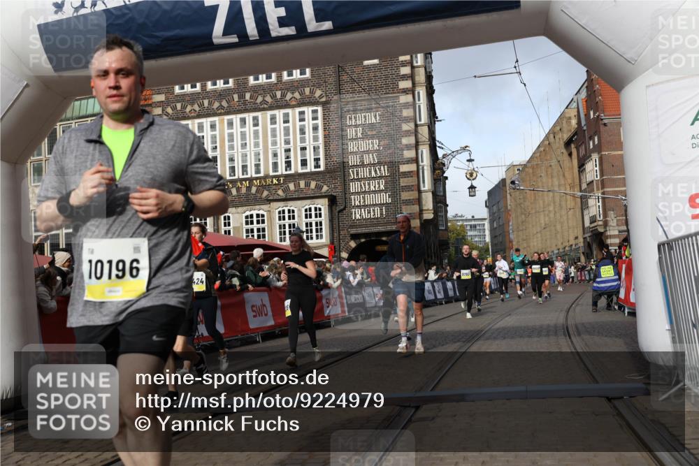 05.10.2025 - 20. swb-Marathon Bremen Yannick Fuchs http://msf.ph/oto/9224979 05.10.2025 10:56:28 Ziel 9258, 9783, 10028, 10191, 10196, 10424, 10590, 10992, 11364, 11554, 11662, 11741 meine-sportfotos.de
