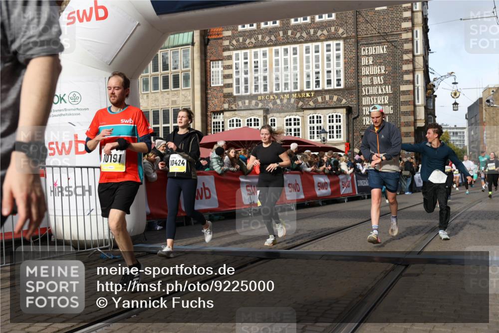 05.10.2025 - 20. swb-Marathon Bremen Yannick Fuchs http://msf.ph/oto/9225000 05.10.2025 10:56:29 Ziel 9258, 9424, 9783, 10028, 10191, 10196, 10424, 10590, 10992, 11364, 11554, 11662, 11723 meine-sportfotos.de