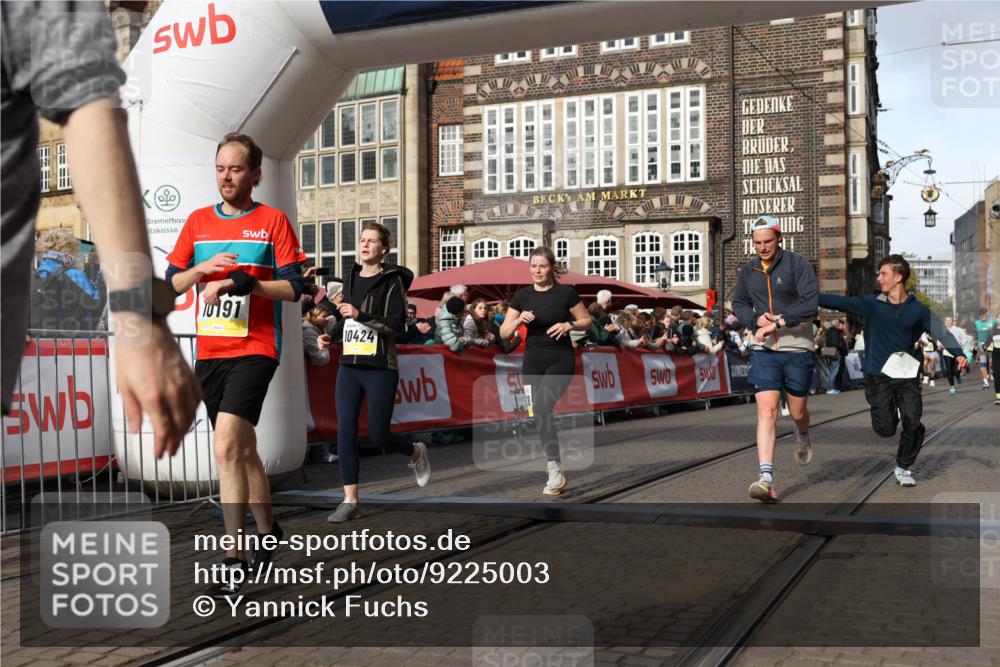 05.10.2025 - 20. swb-Marathon Bremen Yannick Fuchs http://msf.ph/oto/9225003 05.10.2025 10:56:29 Ziel 9258, 9424, 9783, 10028, 10191, 10196, 10424, 10590, 10992, 11364, 11554, 11662, 11723 meine-sportfotos.de