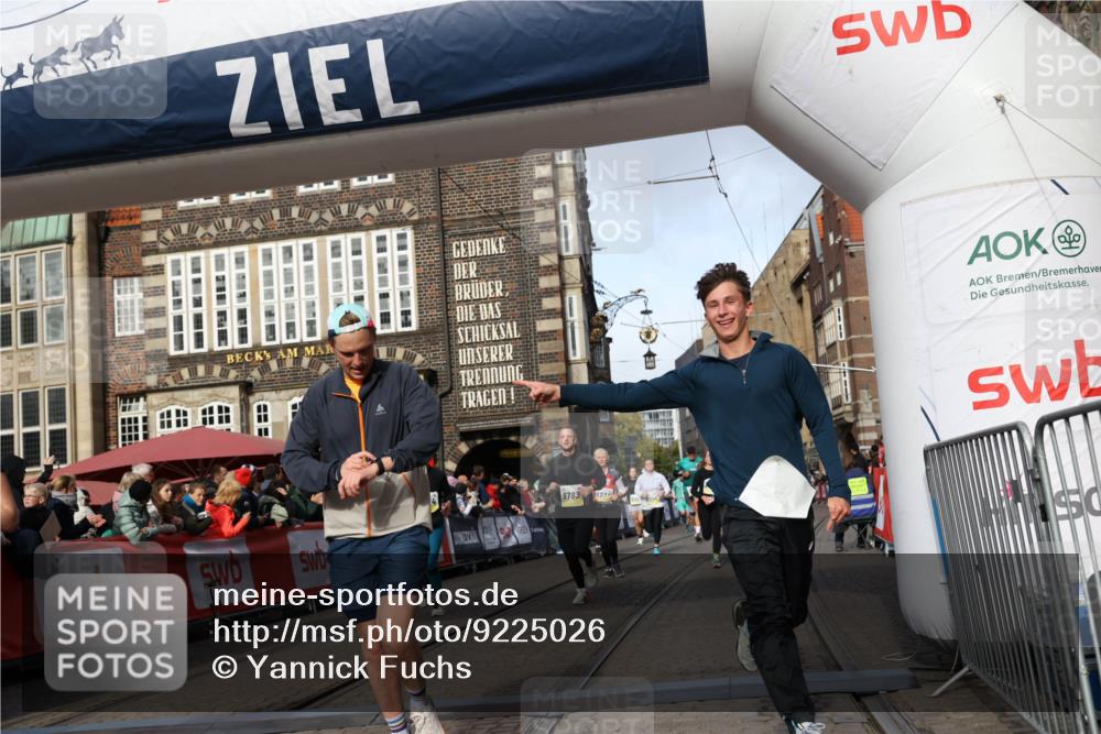 05.10.2025 - 20. swb-Marathon Bremen Yannick Fuchs http://msf.ph/oto/9225026 05.10.2025 10:56:30 Ziel 9424, 9783, 9932, 10028, 10191, 10196, 10424, 10590, 11554, 11662, 11723 meine-sportfotos.de