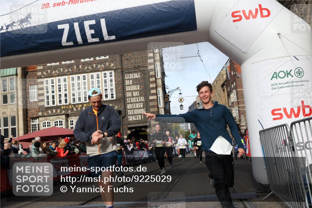 05.10.2025 - 20. swb-Marathon Bremen Yannick Fuchs http://msf.ph/oto/9225029 05.10.2025 10:56:30 Ziel 9424, 9783, 9932, 10028, 10191, 10196, 10424, 10590, 11554, 11662, 11723 meine-sportfotos.de