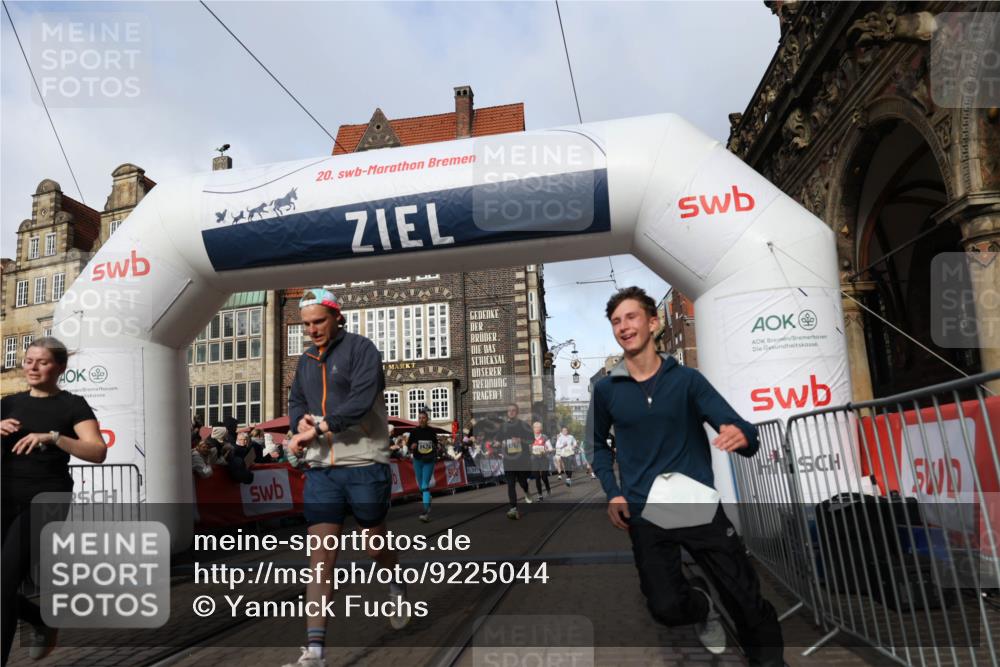 05.10.2025 - 20. swb-Marathon Bremen Yannick Fuchs http://msf.ph/oto/9225044 05.10.2025 10:56:30 Ziel 9424, 9783, 9932, 10028, 10191, 10196, 10424, 10590, 11554, 11662, 11723 meine-sportfotos.de