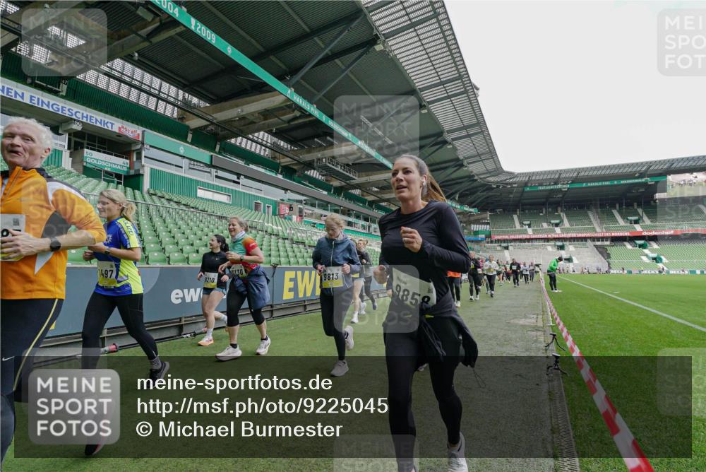 05.10.2025 - 20. swb-Marathon Bremen Michael Burmester http://msf.ph/oto/9225045 05.10.2025 10:38:16 Laufen im Stadion 7621, 8574, 9184, 9189, 9210, 9235, 9237, 9322, 9335, 9365, 9426, 9432, 9448, 9468, 9486, 9498, 9536, 9642, 9647, 9684, 9707, 9748, 9750, 9771, 9813, 9846, 9858, 9893, 9915, 9940, 9978, 10033, 10056, 10098, 10130, 10167, 10194, 10205, 10265, 10271, 10274, 10278, 10301, 10404, 10437, 10439, 10471, 10478, 10485, 10510, 10530, 10595, 10598, 10611, 10678, 10711, 10713, 10777, 10803, 10804, 10825, 10826, 10829, 11001, 11050, 11121, 11150, 11162, 11183 meine-sportfotos.de