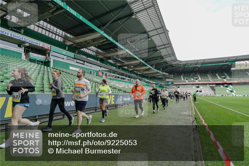 05.10.2025 - 20. swb-Marathon Bremen Michael Burmester http://msf.ph/oto/9225053 05.10.2025 10:38:18 Laufen im Stadion 7621, 8574, 9184, 9189, 9210, 9235, 9237, 9322, 9335, 9365, 9409, 9426, 9432, 9448, 9468, 9486, 9498, 9536, 9642, 9647, 9684, 9707, 9748, 9750, 9771, 9813, 9846, 9858, 9893, 9915, 9940, 9978, 10033, 10056, 10098, 10130, 10167, 10194, 10205, 10274, 10278, 10301, 10404, 10437, 10439, 10471, 10478, 10485, 10510, 10530, 10595, 10598, 10611, 10678, 10711, 10713, 10803, 10804, 10825, 10826, 10829, 11001, 11050, 11121, 11150, 11162, 11183 meine-sportfotos.de