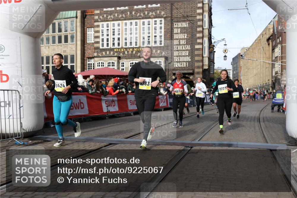 05.10.2025 - 20. swb-Marathon Bremen Yannick Fuchs http://msf.ph/oto/9225067 05.10.2025 10:56:32 Ziel 9424, 9783, 9932, 10028, 10179, 10191, 10196, 10387, 10424, 10546, 10590, 11662, 11723 meine-sportfotos.de