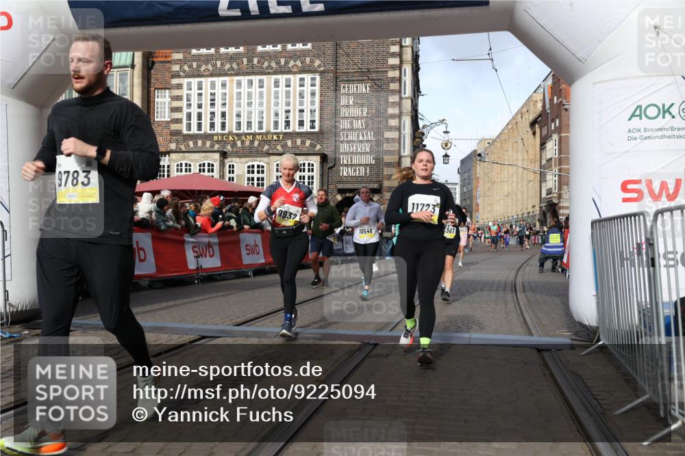 05.10.2025 - 20. swb-Marathon Bremen Yannick Fuchs http://msf.ph/oto/9225094 05.10.2025 10:56:33 Ziel 9424, 9783, 9790, 9932, 10005, 10028, 10179, 10191, 10196, 10387, 10424, 10546, 10590, 11662, 11723 meine-sportfotos.de