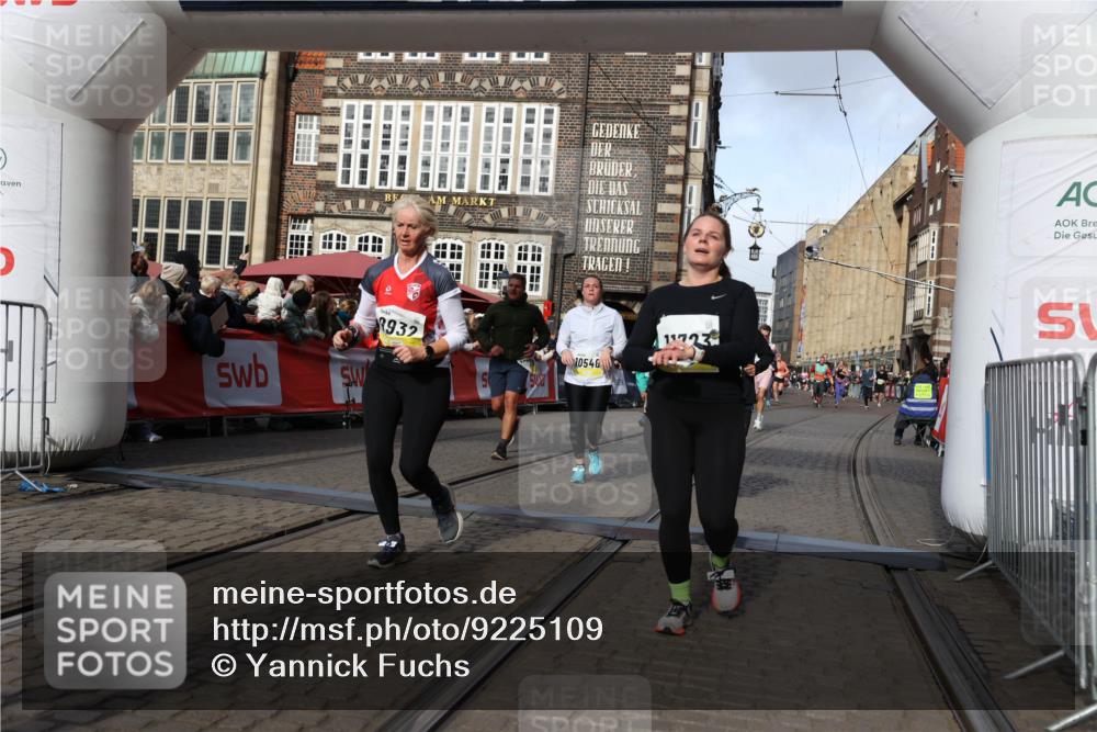 05.10.2025 - 20. swb-Marathon Bremen Yannick Fuchs http://msf.ph/oto/9225109 05.10.2025 10:56:34 Ziel 9424, 9783, 9790, 9932, 10005, 10028, 10179, 10191, 10387, 10424, 10546, 10590, 10648, 11253, 11571, 11662, 11723 meine-sportfotos.de