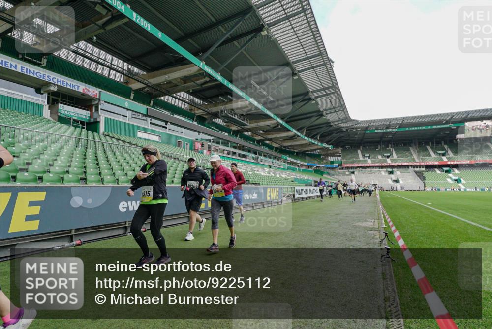 05.10.2025 - 20. swb-Marathon Bremen Michael Burmester http://msf.ph/oto/9225112 05.10.2025 10:38:35 Laufen im Stadion 7621, 8574, 9182, 9184, 9189, 9210, 9229, 9235, 9237, 9269, 9300, 9322, 9331, 9335, 9379, 9394, 9398, 9409, 9432, 9468, 9486, 9498, 9642, 9647, 9660, 9684, 9707, 9750, 9752, 9771, 9782, 9813, 9846, 9858, 9890, 9915, 9940, 9978, 10033, 10056, 10098, 10106, 10130, 10142, 10167, 10205, 10213, 10278, 10297, 10404, 10405, 10437, 10439, 10446, 10478, 10483, 10485, 10511, 10529, 10530, 10595, 10598, 10611, 10623, 10678, 10711, 10713, 10734, 10803, 10804, 10825, 10853 meine-sportfotos.de