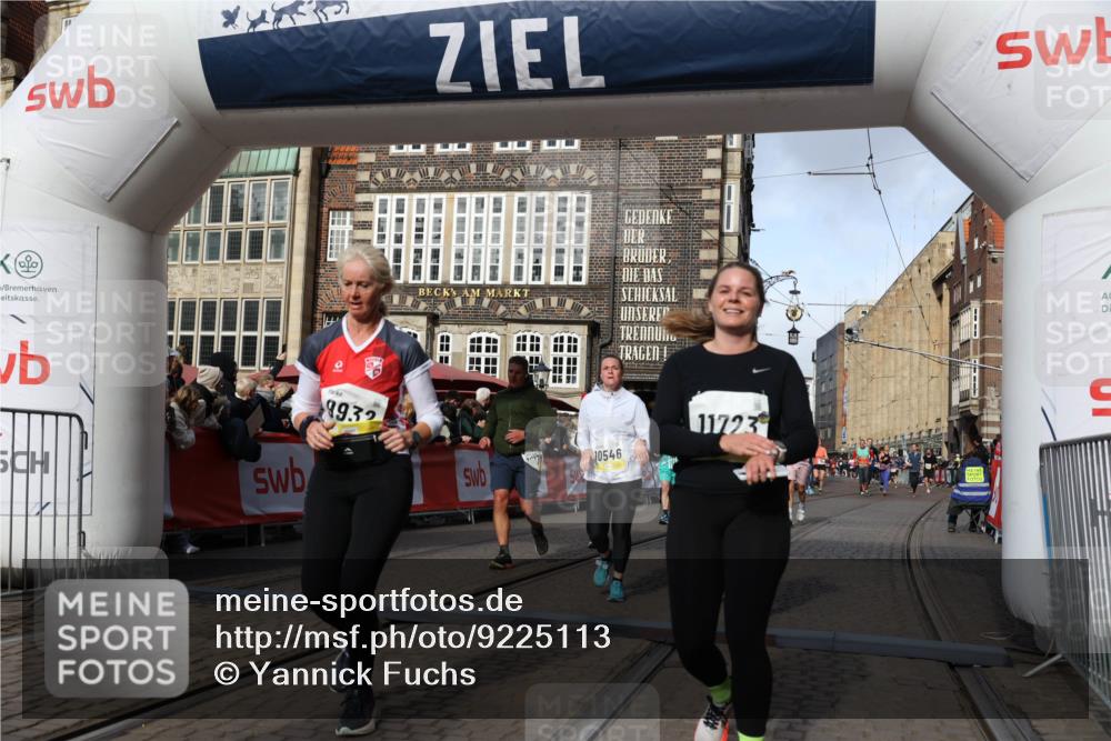 05.10.2025 - 20. swb-Marathon Bremen Yannick Fuchs http://msf.ph/oto/9225113 05.10.2025 10:56:34 Ziel 9424, 9783, 9790, 9932, 10005, 10028, 10179, 10191, 10387, 10424, 10546, 10590, 10648, 11253, 11571, 11662, 11723 meine-sportfotos.de