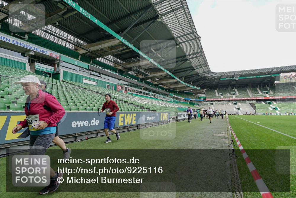 05.10.2025 - 20. swb-Marathon Bremen Michael Burmester http://msf.ph/oto/9225116 05.10.2025 10:38:36 Laufen im Stadion 7621, 8574, 9182, 9184, 9189, 9210, 9229, 9235, 9237, 9269, 9300, 9322, 9324, 9331, 9335, 9379, 9394, 9398, 9409, 9432, 9468, 9486, 9498, 9642, 9647, 9660, 9684, 9707, 9750, 9752, 9771, 9782, 9813, 9846, 9858, 9890, 9915, 9940, 9978, 10033, 10056, 10098, 10106, 10130, 10142, 10167, 10205, 10213, 10278, 10297, 10404, 10405, 10437, 10439, 10446, 10478, 10483, 10485, 10511, 10529, 10530, 10551, 10595, 10598, 10623, 10678, 10711, 10713, 10734, 10803, 10804, 10825, 10853 meine-sportfotos.de