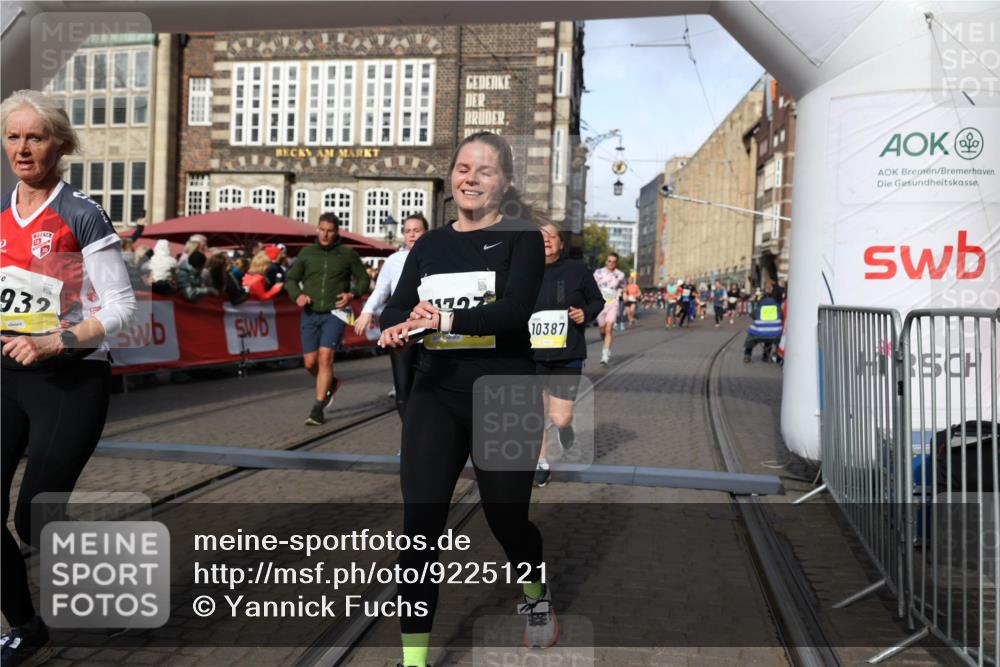 05.10.2025 - 20. swb-Marathon Bremen Yannick Fuchs http://msf.ph/oto/9225121 05.10.2025 10:56:35 Ziel 9424, 9783, 9790, 9932, 10005, 10028, 10179, 10191, 10387, 10424, 10546, 10590, 10648, 11253, 11571, 11662, 11723 meine-sportfotos.de