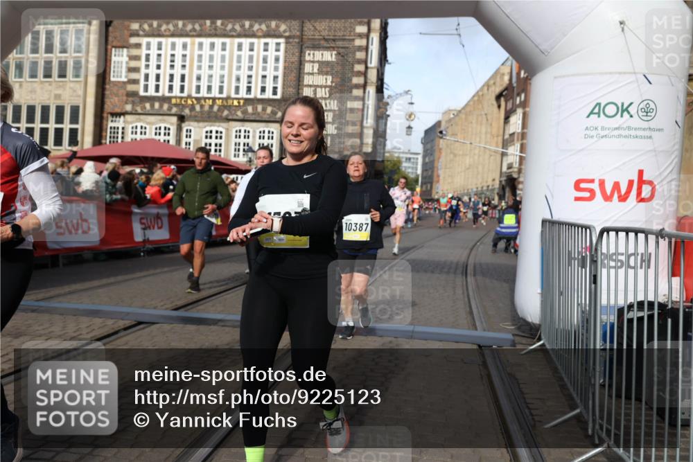 05.10.2025 - 20. swb-Marathon Bremen Yannick Fuchs http://msf.ph/oto/9225123 05.10.2025 10:56:35 Ziel 9424, 9783, 9790, 9932, 10005, 10028, 10179, 10191, 10387, 10424, 10546, 10590, 10648, 11253, 11571, 11662, 11723 meine-sportfotos.de