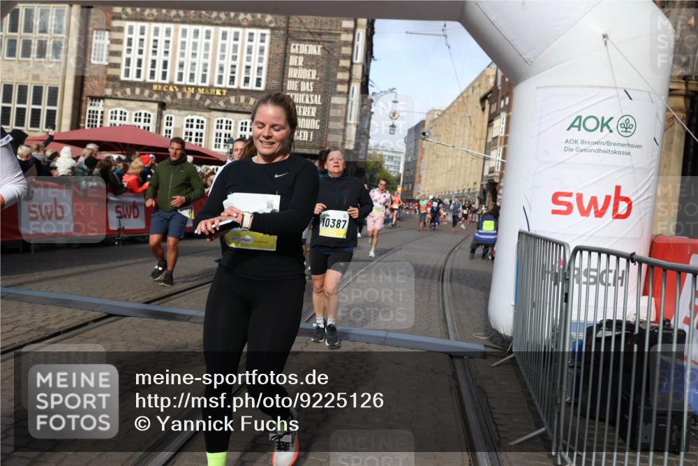 05.10.2025 - 20. swb-Marathon Bremen Yannick Fuchs http://msf.ph/oto/9225126 05.10.2025 10:56:35 Ziel 9424, 9783, 9790, 9932, 10005, 10028, 10179, 10191, 10387, 10424, 10546, 10590, 10648, 11253, 11571, 11662, 11723 meine-sportfotos.de