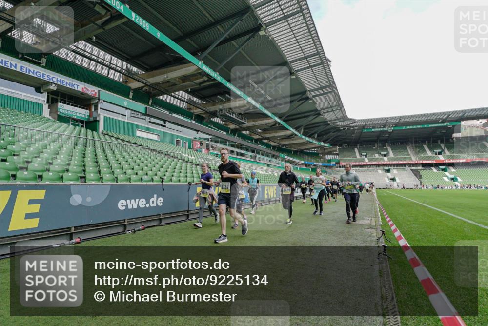 05.10.2025 - 20. swb-Marathon Bremen Michael Burmester http://msf.ph/oto/9225134 05.10.2025 10:38:46 Laufen im Stadion 7788, 8123, 8574, 9182, 9184, 9210, 9229, 9235, 9269, 9300, 9322, 9324, 9331, 9335, 9379, 9394, 9398, 9409, 9432, 9498, 9647, 9660, 9684, 9707, 9750, 9752, 9771, 9782, 9813, 9846, 9890, 9915, 9927, 9940, 9978, 9998, 10033, 10106, 10130, 10142, 10167, 10205, 10213, 10278, 10297, 10404, 10405, 10437, 10439, 10446, 10478, 10483, 10511, 10529, 10530, 10551, 10595, 10598, 10623, 10678, 10734, 10803, 10804, 10825, 10853, 9189, 9468, 9486, 9813, 9858, 10056, 10098 meine-sportfotos.de