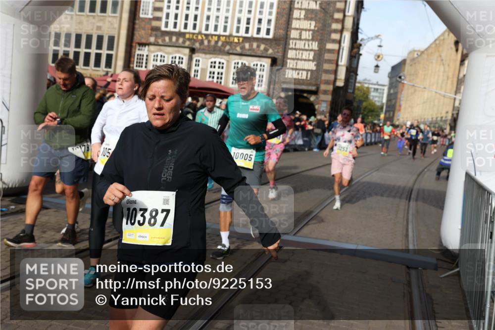 05.10.2025 - 20. swb-Marathon Bremen Yannick Fuchs http://msf.ph/oto/9225153 05.10.2025 10:56:36 Ziel 9424, 9783, 9790, 9932, 10005, 10028, 10179, 10387, 10546, 10590, 10648, 11100, 11253, 11571, 11662, 11723 meine-sportfotos.de