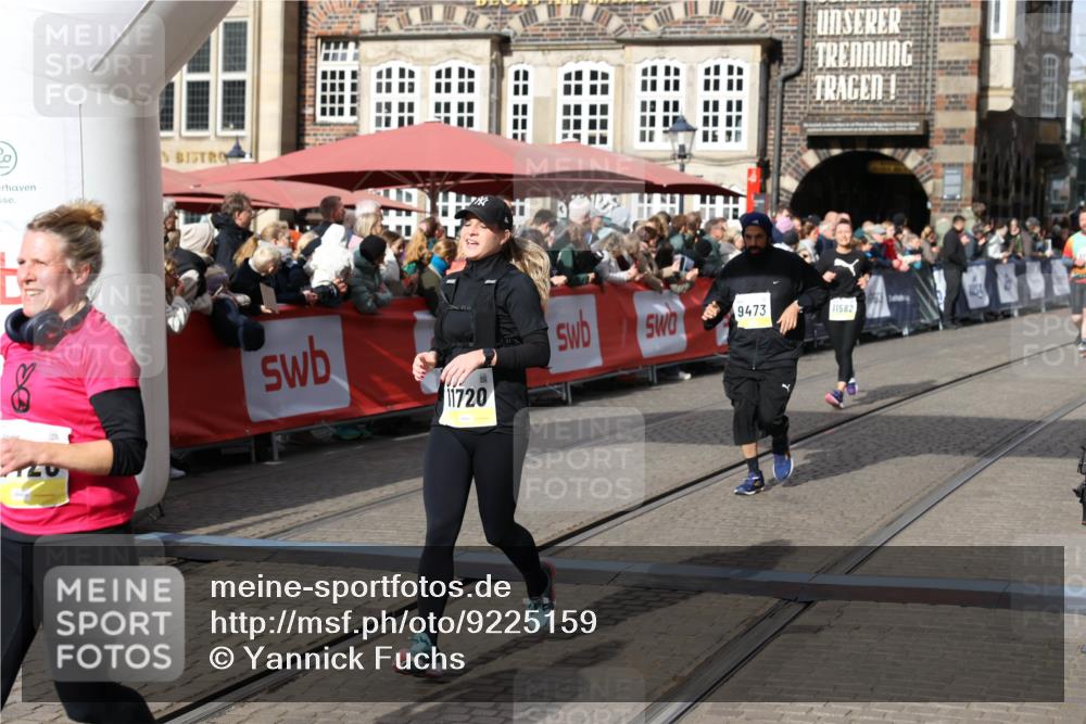05.10.2025 - 20. swb-Marathon Bremen Yannick Fuchs http://msf.ph/oto/9225159 05.10.2025 10:59:51 Ziel 9473, 9991, 10420, 11267, 11456, 11582, 11720 meine-sportfotos.de