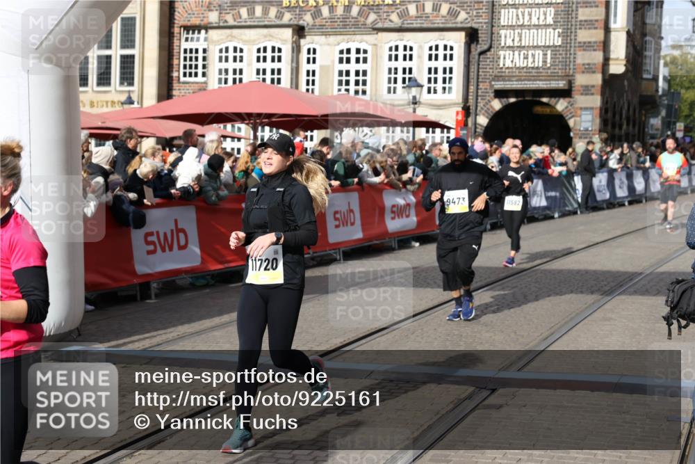 05.10.2025 - 20. swb-Marathon Bremen Yannick Fuchs http://msf.ph/oto/9225161 05.10.2025 10:59:51 Ziel 9473, 9991, 10420, 11267, 11456, 11582, 11720 meine-sportfotos.de
