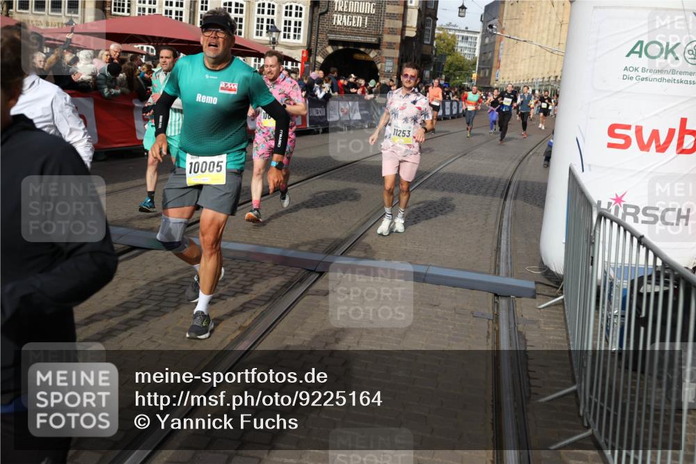 05.10.2025 - 20. swb-Marathon Bremen Yannick Fuchs http://msf.ph/oto/9225164 05.10.2025 10:56:37 Ziel 9424, 9783, 9790, 9932, 10005, 10179, 10387, 10546, 10648, 11100, 11253, 11571, 11723 meine-sportfotos.de