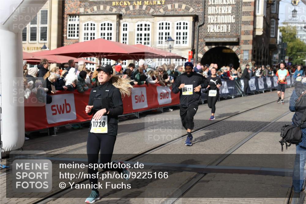 05.10.2025 - 20. swb-Marathon Bremen Yannick Fuchs http://msf.ph/oto/9225166 05.10.2025 10:59:51 Ziel 9473, 9991, 10420, 11267, 11456, 11582, 11720 meine-sportfotos.de