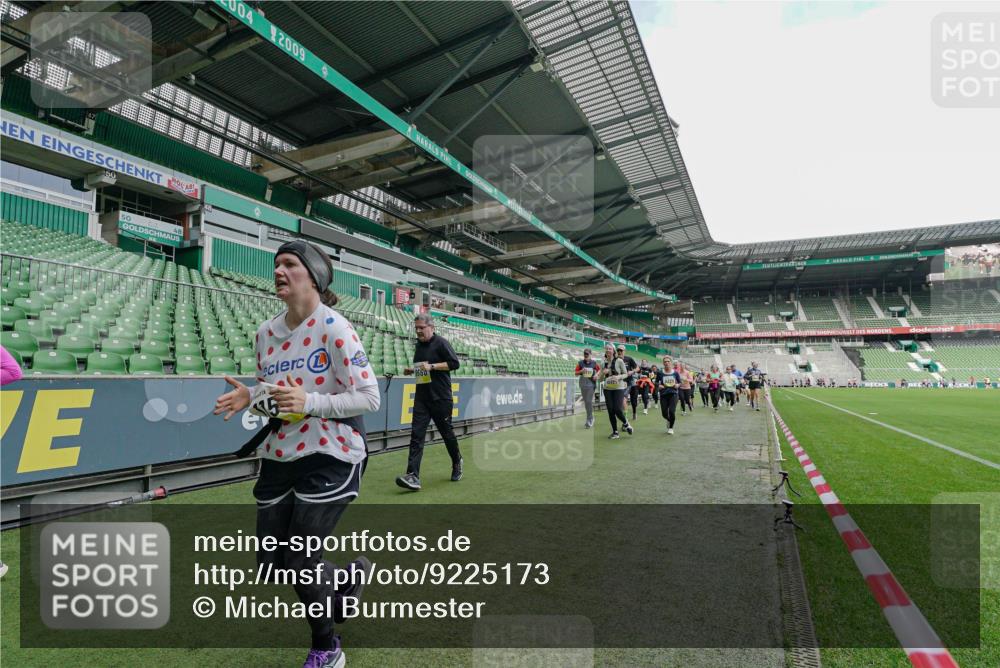 05.10.2025 - 20. swb-Marathon Bremen Michael Burmester http://msf.ph/oto/9225173 05.10.2025 10:38:54 Laufen im Stadion 7199, 7788, 8123, 8574, 9182, 9184, 9229, 9235, 9269, 9300, 9322, 9324, 9331, 9335, 9379, 9394, 9398, 9409, 9432, 9498, 9628, 9647, 9660, 9668, 9707, 9750, 9752, 9765, 9771, 9782, 9846, 9850, 9890, 9915, 9927, 9940, 9978, 9998, 10106, 10142, 10167, 10205, 10213, 10255, 10258, 10297, 10404, 10405, 10439, 10446, 10478, 10483, 10498, 10511, 10529, 10530, 10551, 10557, 10623, 10734, 10803, 10804, 10825, 10853, 9189, 9210, 9468, 9486, 9813, 9858, 10033, 10056, 10098 meine-sportfotos.de