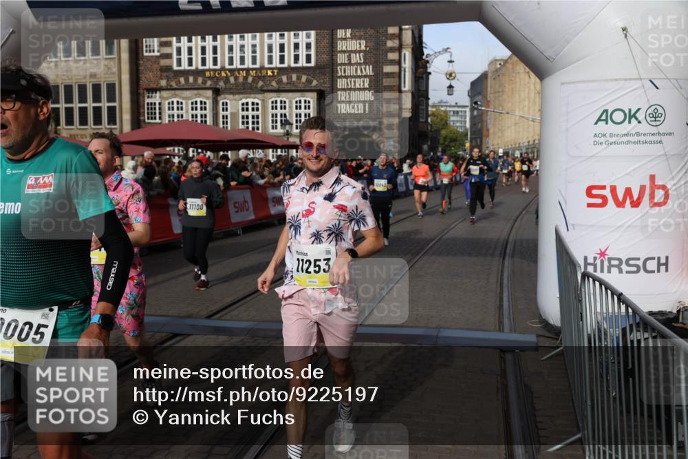 05.10.2025 - 20. swb-Marathon Bremen Yannick Fuchs http://msf.ph/oto/9225197 05.10.2025 10:56:38 Ziel 9424, 9783, 9790, 9932, 10005, 10042, 10179, 10387, 10546, 10648, 11100, 11253, 11260, 11571, 11723 meine-sportfotos.de