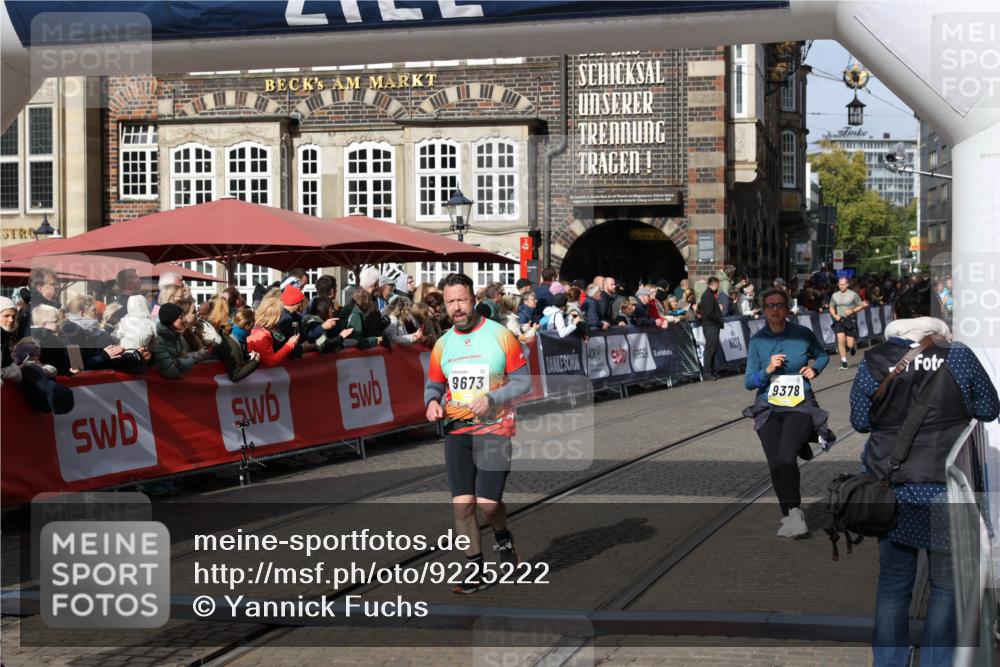 05.10.2025 - 20. swb-Marathon Bremen Yannick Fuchs http://msf.ph/oto/9225222 05.10.2025 10:59:56 Ziel 9378, 9473, 9673, 10420, 11582, 11720 meine-sportfotos.de