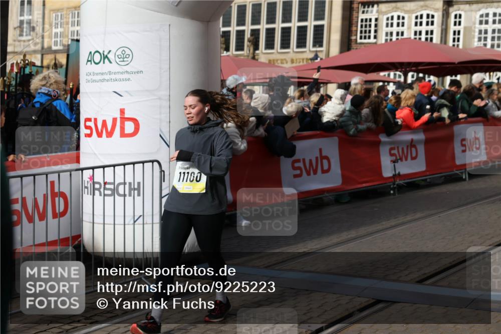 05.10.2025 - 20. swb-Marathon Bremen Yannick Fuchs http://msf.ph/oto/9225223 05.10.2025 10:56:40 Ziel 9547, 9790, 9886, 9932, 10005, 10008, 10042, 10179, 10387, 10546, 10648, 10971, 11100, 11253, 11260, 11571, 11691 meine-sportfotos.de