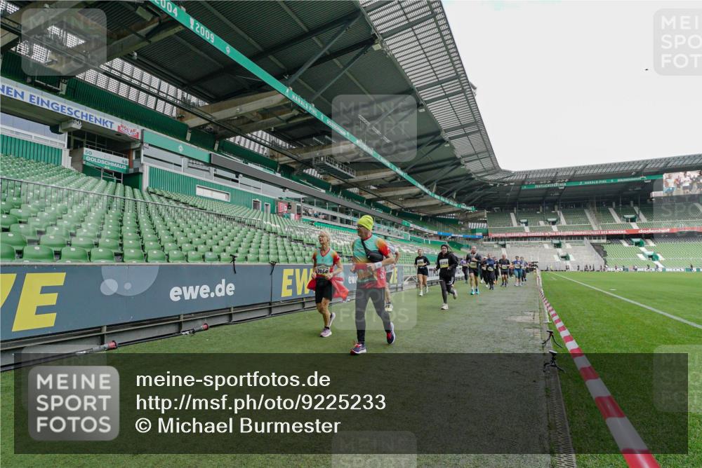 05.10.2025 - 20. swb-Marathon Bremen Michael Burmester http://msf.ph/oto/9225233 05.10.2025 10:39:12 Laufen im Stadion 7199, 7654, 7788, 7979, 8123, 9002, 9182, 9184, 9224, 9225, 9228, 9229, 9235, 9269, 9300, 9315, 9322, 9324, 9325, 9331, 9335, 9379, 9394, 9398, 9409, 9515, 9523, 9610, 9628, 9644, 9660, 9668, 9713, 9752, 9765, 9782, 9850, 9890, 9908, 9927, 9944, 9978, 9998, 10018, 10021, 10106, 10142, 10207, 10213, 10238, 10255, 10258, 10289, 10297, 10371, 10374, 10404, 10405, 10426, 10439, 10446, 10483, 10498, 10511, 10529, 10531, 10551, 10557, 10567, 10623, 10734, 10749, 10853 meine-sportfotos.de