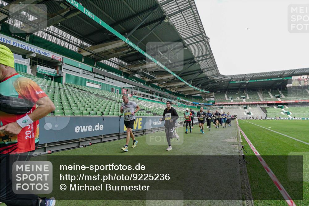 05.10.2025 - 20. swb-Marathon Bremen Michael Burmester http://msf.ph/oto/9225236 05.10.2025 10:39:13 Laufen im Stadion 7199, 7654, 7788, 7979, 8123, 9002, 9180, 9182, 9184, 9224, 9225, 9228, 9229, 9235, 9269, 9300, 9315, 9322, 9324, 9325, 9331, 9335, 9379, 9394, 9398, 9409, 9515, 9523, 9610, 9628, 9644, 9660, 9668, 9713, 9752, 9765, 9782, 9850, 9890, 9908, 9927, 9944, 9978, 9998, 10018, 10021, 10106, 10142, 10207, 10213, 10238, 10255, 10258, 10289, 10297, 10371, 10374, 10404, 10405, 10426, 10439, 10446, 10483, 10498, 10511, 10529, 10531, 10551, 10557, 10567, 10623, 10734, 10749, 10853 meine-sportfotos.de