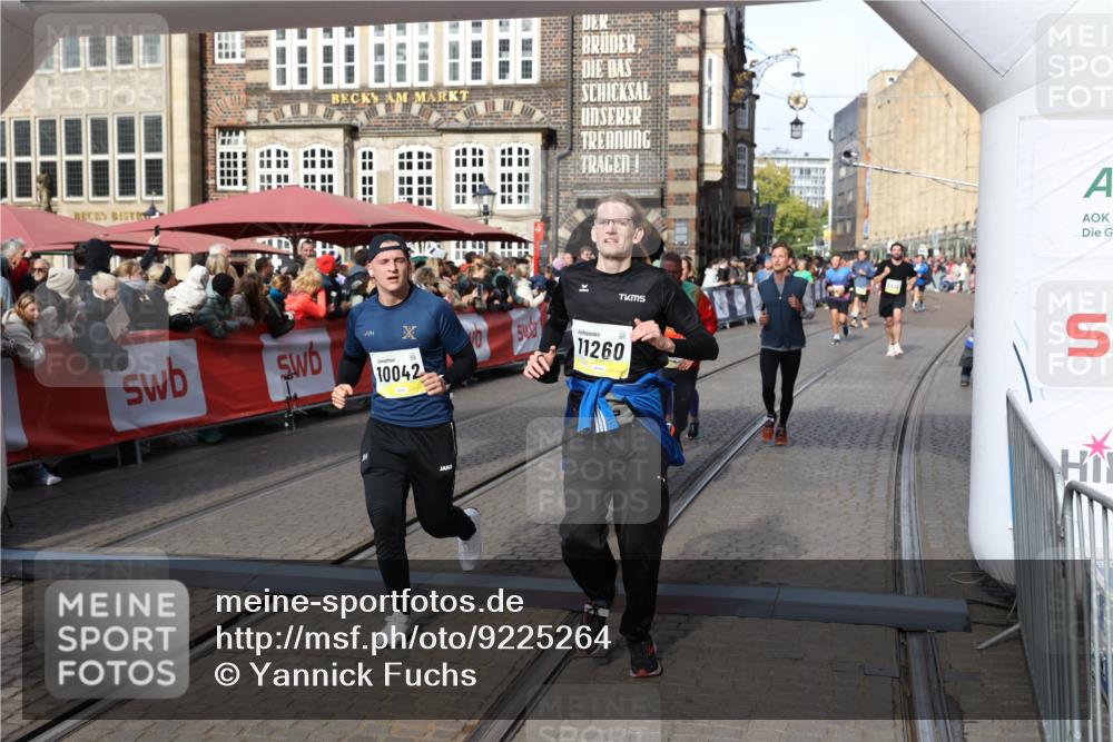 05.10.2025 - 20. swb-Marathon Bremen Yannick Fuchs http://msf.ph/oto/9225264 05.10.2025 10:56:42 Ziel 9547, 9790, 9886, 10005, 10008, 10042, 10179, 10648, 10971, 11100, 11253, 11260, 11571, 11691 meine-sportfotos.de