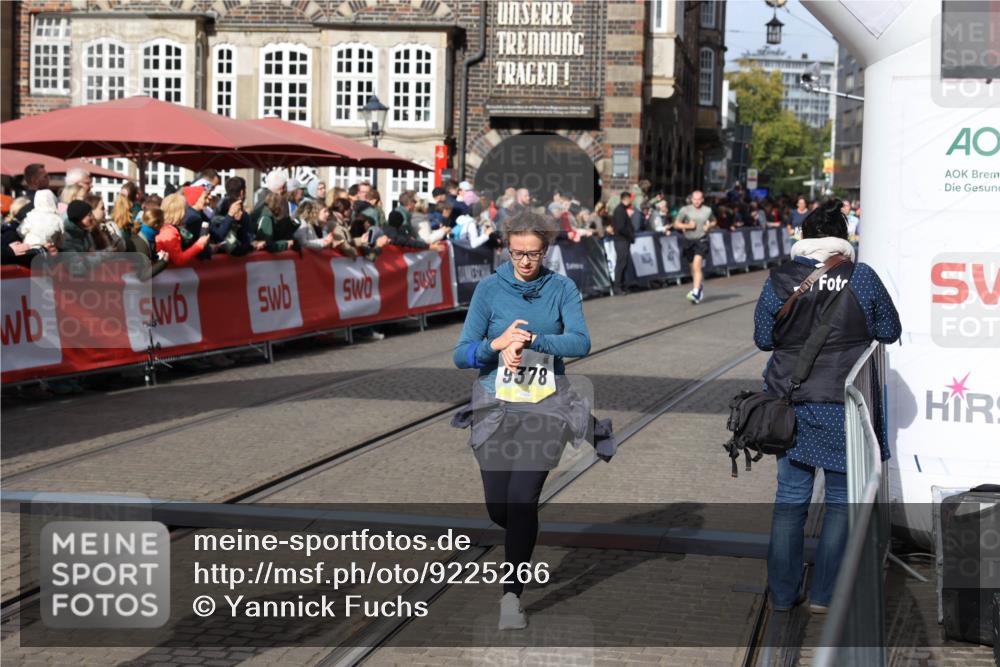 05.10.2025 - 20. swb-Marathon Bremen Yannick Fuchs http://msf.ph/oto/9225266 05.10.2025 10:59:58 Ziel 9378, 9473, 9673, 11582 meine-sportfotos.de