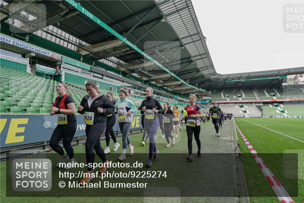 05.10.2025 - 20. swb-Marathon Bremen Michael Burmester http://msf.ph/oto/9225274 05.10.2025 10:39:22 Laufen im Stadion 7199, 7654, 7788, 7789, 7979, 8123, 9002, 9180, 9186, 9224, 9225, 9228, 9229, 9269, 9300, 9315, 9324, 9325, 9379, 9394, 9398, 9419, 9515, 9523, 9610, 9628, 9644, 9660, 9668, 9713, 9765, 9780, 9782, 9850, 9890, 9908, 9927, 9944, 9998, 10018, 10021, 10025, 10106, 10142, 10207, 10213, 10238, 10255, 10258, 10289, 10371, 10374, 10405, 10426, 10446, 10462, 10483, 10498, 10529, 10531, 10551, 10557, 10567, 10587, 10597, 10623, 10734, 10749, 10853, 9182, 9184 meine-sportfotos.de