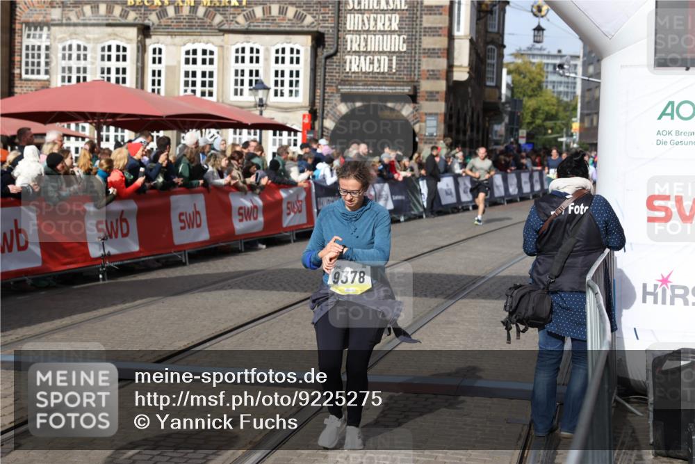 05.10.2025 - 20. swb-Marathon Bremen Yannick Fuchs http://msf.ph/oto/9225275 05.10.2025 10:59:58 Ziel 9378, 9473, 9673, 11582 meine-sportfotos.de