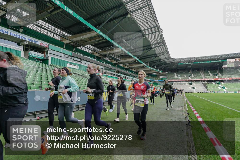 05.10.2025 - 20. swb-Marathon Bremen Michael Burmester http://msf.ph/oto/9225278 05.10.2025 10:39:22 Laufen im Stadion 7199, 7654, 7788, 7789, 7979, 8123, 9002, 9180, 9186, 9224, 9225, 9228, 9229, 9269, 9300, 9315, 9324, 9325, 9379, 9394, 9398, 9419, 9515, 9523, 9610, 9628, 9644, 9660, 9668, 9713, 9765, 9780, 9782, 9850, 9890, 9908, 9927, 9944, 9998, 10018, 10021, 10025, 10106, 10142, 10207, 10213, 10238, 10255, 10258, 10289, 10371, 10374, 10405, 10426, 10446, 10462, 10483, 10498, 10529, 10531, 10551, 10557, 10567, 10587, 10597, 10623, 10734, 10749, 10853, 9182, 9184 meine-sportfotos.de