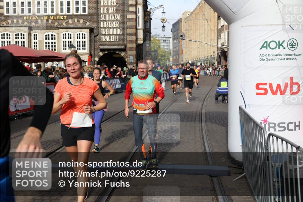 05.10.2025 - 20. swb-Marathon Bremen Yannick Fuchs http://msf.ph/oto/9225287 05.10.2025 10:56:43 Ziel 9547, 9790, 9886, 10005, 10008, 10042, 10648, 10971, 11100, 11253, 11260, 11475, 11571, 11691 meine-sportfotos.de