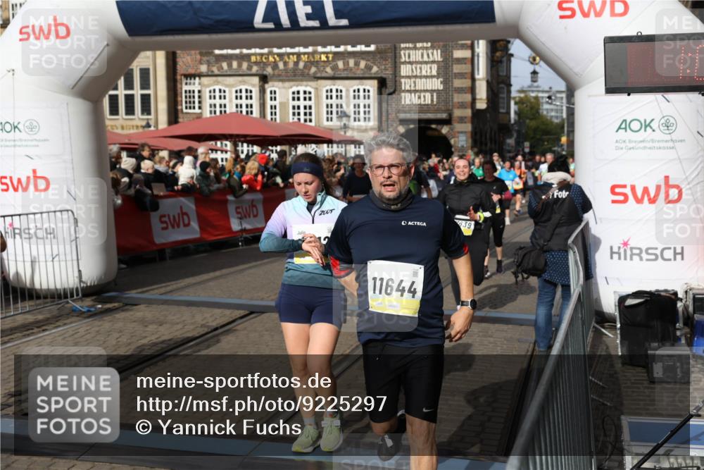 05.10.2025 - 20. swb-Marathon Bremen Yannick Fuchs http://msf.ph/oto/9225297 05.10.2025 11:00:06 Ziel 9005, 9381, 9604, 9612, 10290, 10291, 10311, 11444, 11639, 11644 meine-sportfotos.de