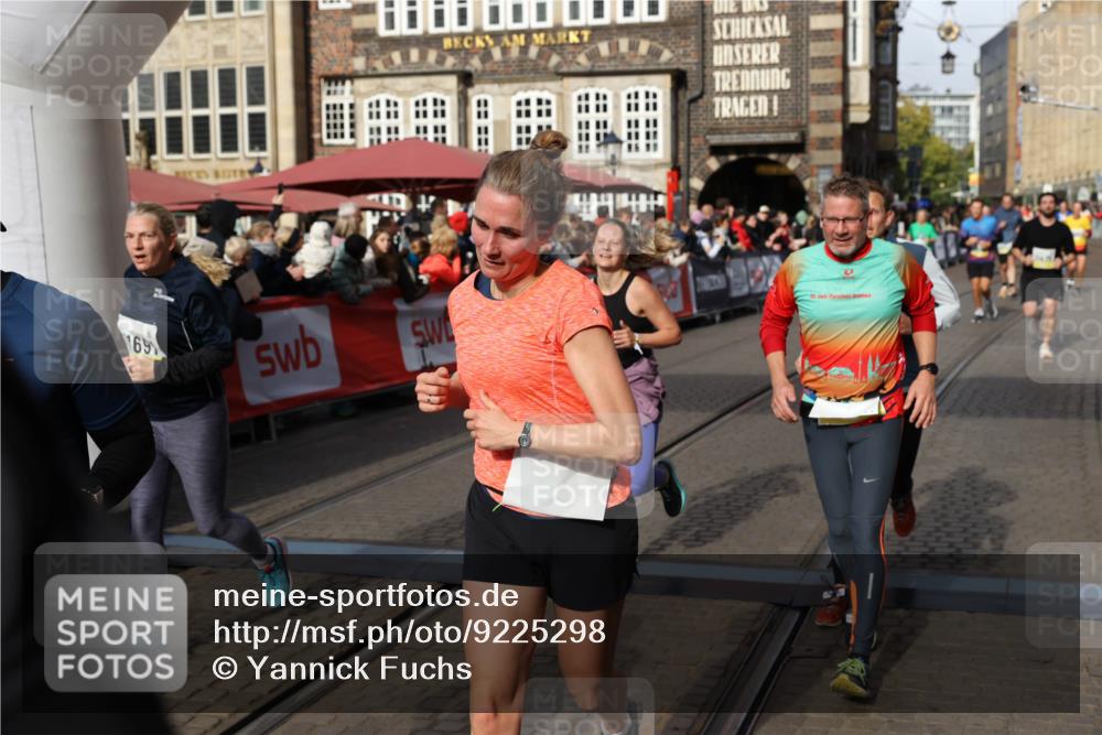 05.10.2025 - 20. swb-Marathon Bremen Yannick Fuchs http://msf.ph/oto/9225298 05.10.2025 10:56:43 Ziel 9547, 9790, 9886, 10005, 10008, 10042, 10648, 10971, 11100, 11253, 11260, 11475, 11571, 11691 meine-sportfotos.de