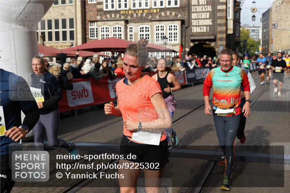 05.10.2025 - 20. swb-Marathon Bremen Yannick Fuchs http://msf.ph/oto/9225302 05.10.2025 10:56:43 Ziel 9547, 9790, 9886, 10005, 10008, 10042, 10648, 10971, 11100, 11253, 11260, 11475, 11571, 11691 meine-sportfotos.de