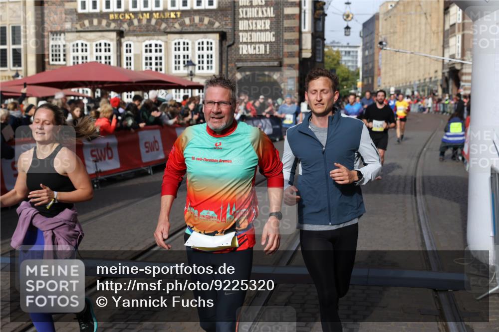 05.10.2025 - 20. swb-Marathon Bremen Yannick Fuchs http://msf.ph/oto/9225320 05.10.2025 10:56:44 Ziel 8118, 9547, 9886, 10008, 10042, 10648, 10971, 11100, 11253, 11260, 11475, 11571, 11691 meine-sportfotos.de