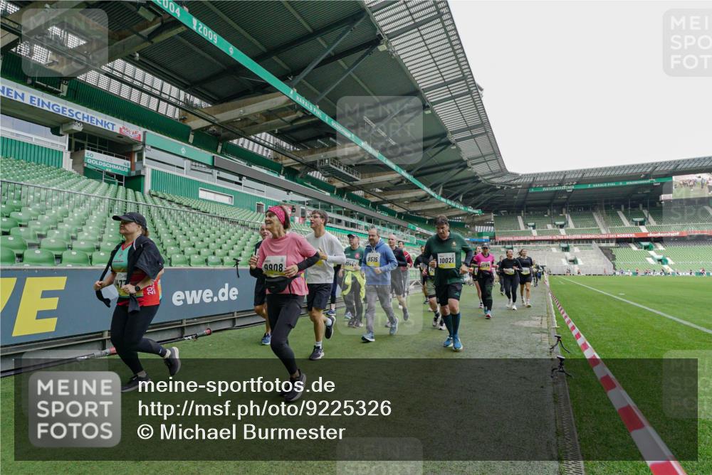 05.10.2025 - 20. swb-Marathon Bremen Michael Burmester http://msf.ph/oto/9225326 05.10.2025 10:39:33 Laufen im Stadion 7199, 7654, 7779, 7788, 7789, 7979, 8123, 9002, 9180, 9186, 9224, 9225, 9228, 9286, 9315, 9324, 9325, 9379, 9398, 9419, 9515, 9523, 9610, 9628, 9644, 9661, 9662, 9668, 9713, 9765, 9780, 9786, 9850, 9901, 9908, 9927, 9944, 9998, 10018, 10021, 10025, 10157, 10185, 10192, 10207, 10238, 10255, 10258, 10289, 10371, 10374, 10426, 10462, 10498, 10531, 10551, 10557, 10567, 10587, 10597, 10603, 10604, 10734, 10749, 9182, 9184, 9229, 9269, 9300, 9379, 9394 meine-sportfotos.de